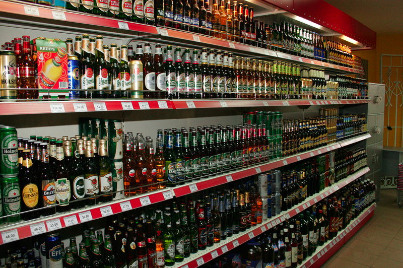 Черноголовка кола 1л пэт (12). Напитки в магазине. Красноярский рабочий, 179а. Алкогольный магазин. Черноголовка кола 0.